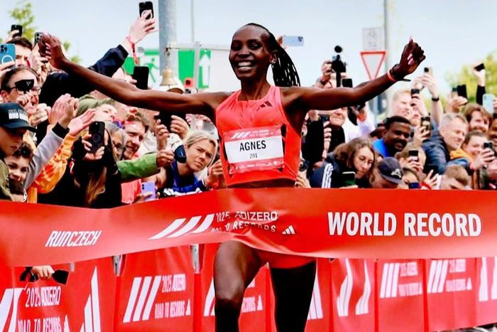 Brilliant Agnes Ngetich smashes women's-only 10km record.