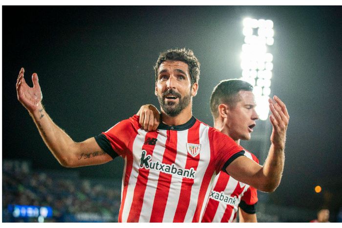 Athletic Bilbao players celebrating a goal