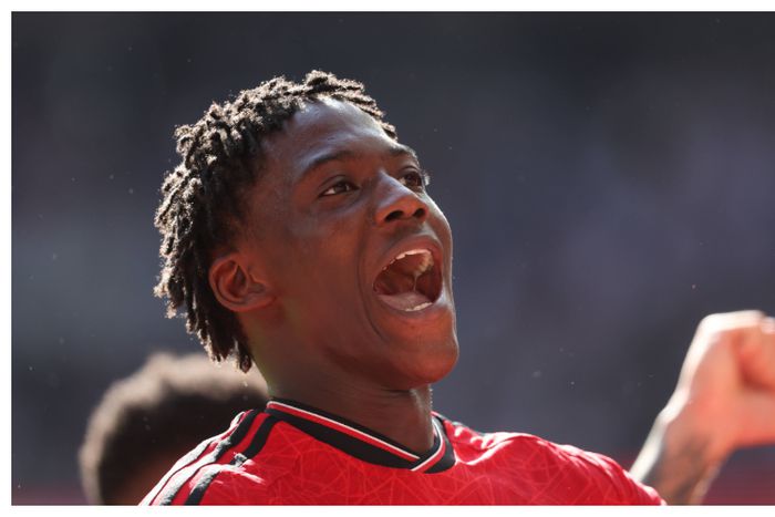 Paul Scholes says Mainoo is a far better footballer than him