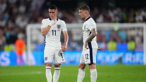 Foden leaves England Euros camp and returns to UK