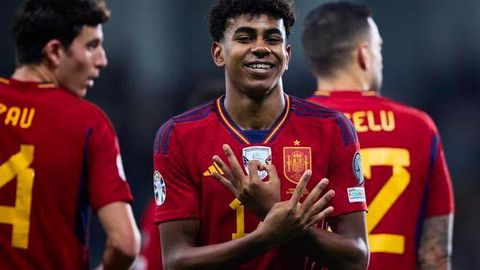 Lamine Yamal: New Barcelona coach showers praise on Spanish wonderkid