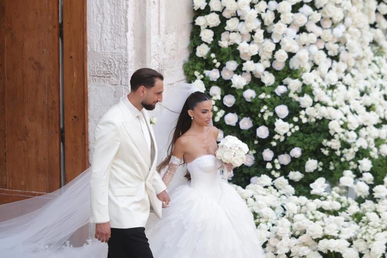 Donnarumma gets married || X