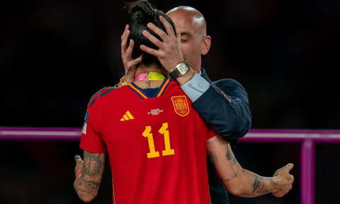 Rubiales suspended for kissing a Spanish player || Photo Credit: The Guardian