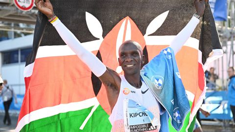 Fans rescue Eliud Kipchoge after unwarranted attack from American runner