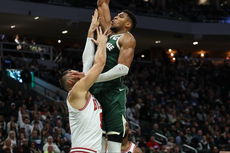 Nigerian Freak Giannis Antetokounmpo scores big as Milwaukee Bucks lose to Chicago Bulls.