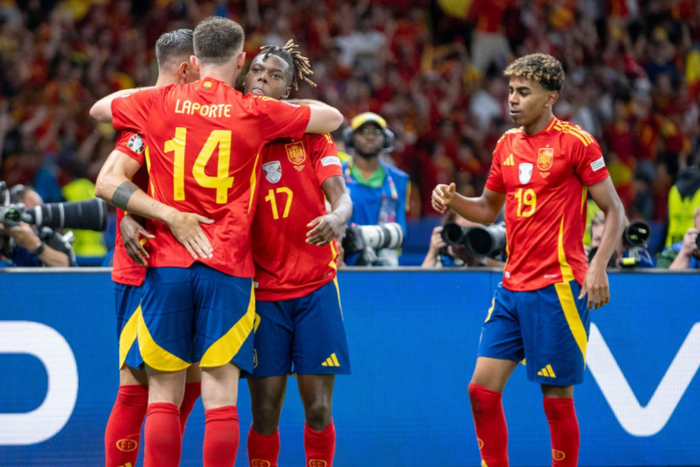 Spain stars celebrating a goal || Image credit: Imago
