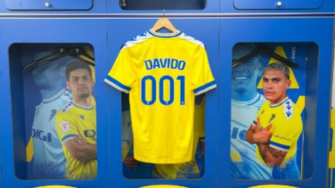 Cadiz celebrate Davido ahead of Real Madrid clash | Pulse Sports Nigeria
