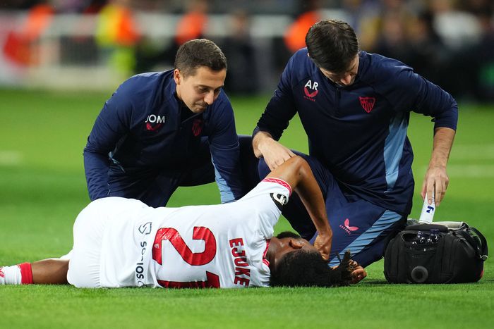 Nigerian winger Chidera Ejuke, injured against Barcelona | Imago