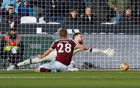 Soucek strikes as West Ham boost Premier League top-four hopes