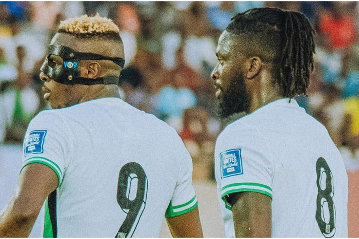 Victor Osimhen and Tea during the game in Uyo against Zimbabwe.