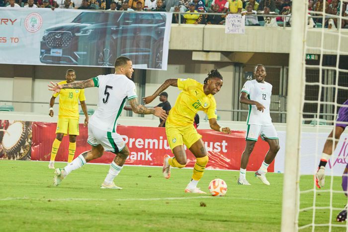 The Warriors of Zimbabwe celebrates Tawanda Chirewa’s dribbling William Troost-Ekong in World Cup qualifier draw against Nigeria.