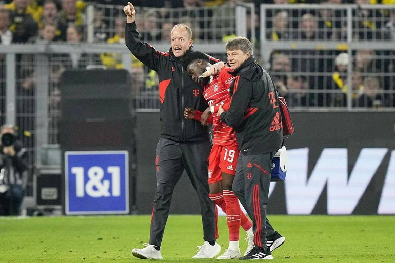 Alphonso Davies injured against Mainz