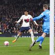 Manchester United blow two-goal lead against managerless Tottenham