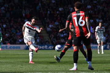 He has to deal with that - Bruno Fernandes challenges maligned Manchester United teammate