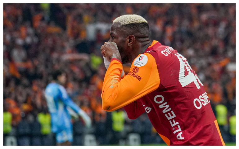 Osimhen in taunting Fenerbahçe fans || Imago