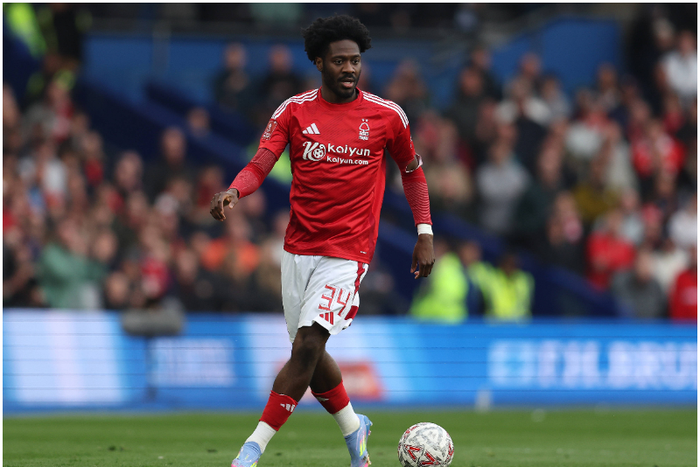 Ola Aina in action for Nottingham Forest |Pulsesports.ng