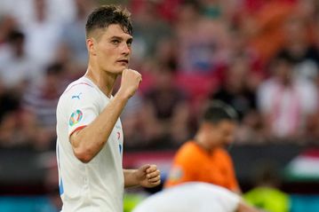 Czechs upset 10-man Netherlands to reach Euro 2020 quarter-finals