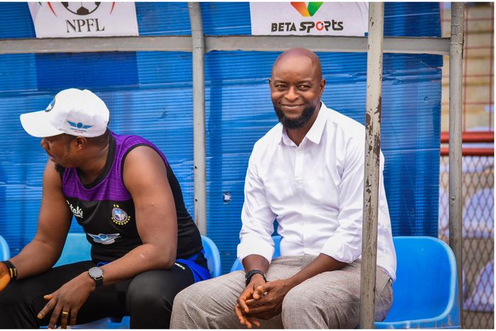 Yemi Olanrewaju (left) was an assistant to Finidi George when they won the NPFL two seasons ago. (Photo Credit: Enyimba/X)