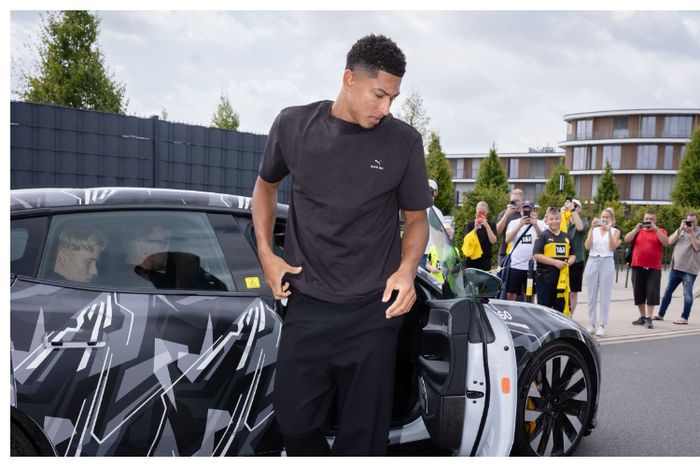 Bellingham arrives at training in supercar