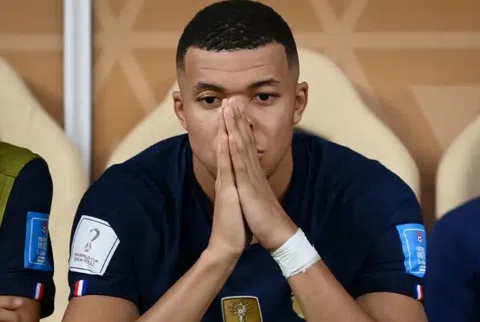 ‘Is he an attacker or a defender?’ — Mbappe’s father defends him from critics who tell him to track back