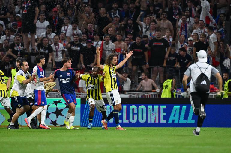 Champions League chaos between Lyon and Fenerbahce || Imago