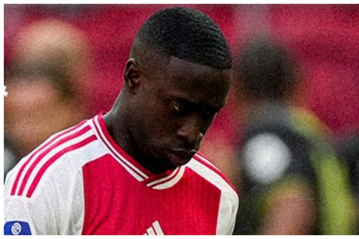 Ajax and Feyenoord complete suspended match.