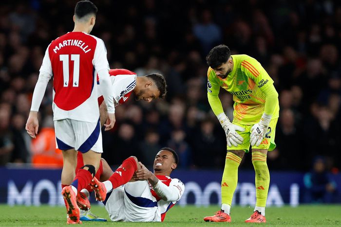 Arsenal players during the match against Liverpool | Imago