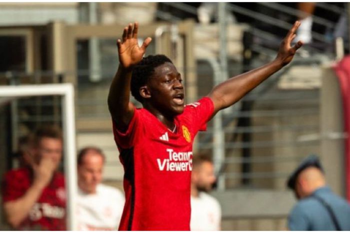 Manchester United wonderkid Kobbie Mainoo vs Arsenal.