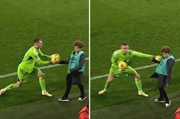 Fans call ex-Arsenal goalkeeper 'BIG DISGRACE' for behaviour during Bournemouth defeat