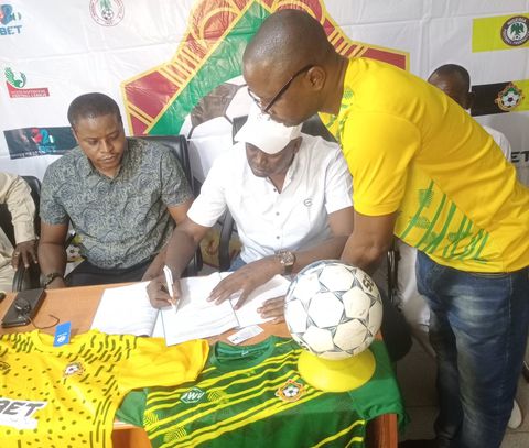 Kabiru Dogo finally unveiled to restore harmony at Kwara United 18 days after he was hired
