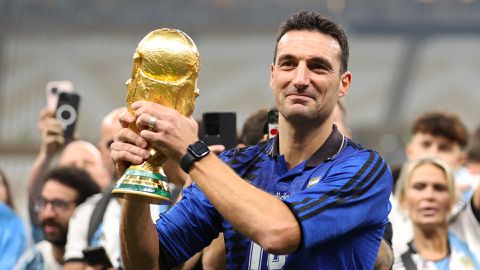 Scaloni signs new deal to continue as Argentina head coach