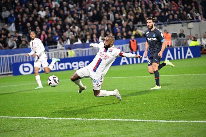 Alexander Lacazette in action for Lyon