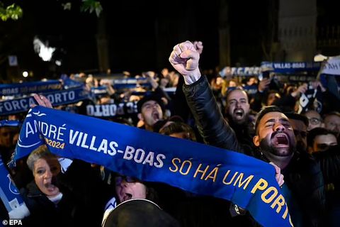 Fans celebrating with Andre Villas-Boas || Getty