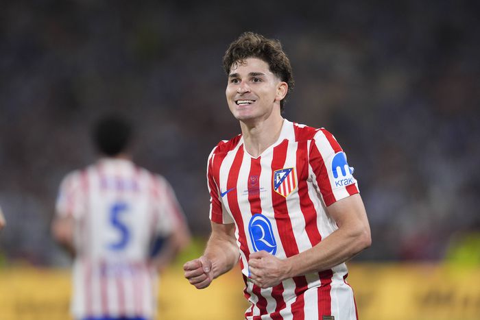 Aguero backs Alvarez for Barcelona move