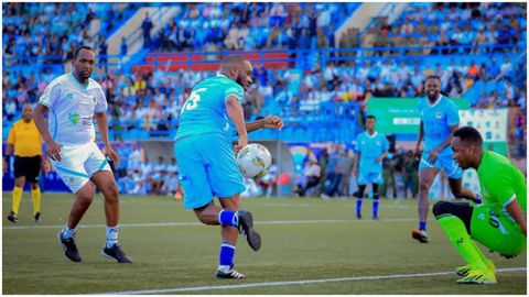 FIFA ban over: Super Eagles legend Jay Jay Okocha, Eto’o and ex-Arsenal striker dazzle fans in Somalia