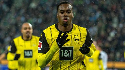 Chelsea agree €65 million deal with Borussia Dortmund to sign 20-year-old dazzling winger