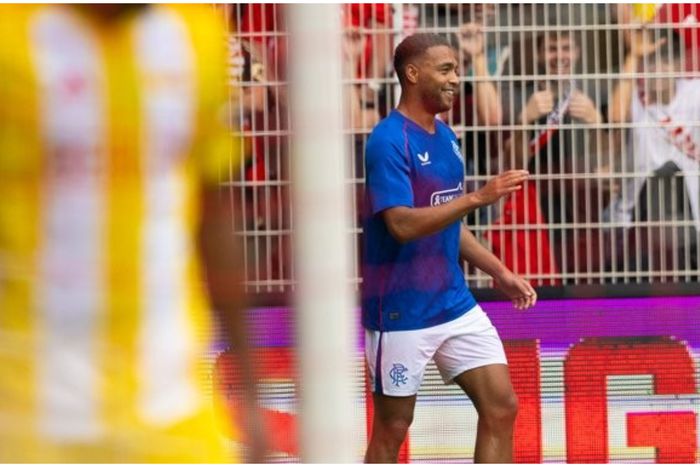 Cyriel Dessers celebrates against Union Berlin.