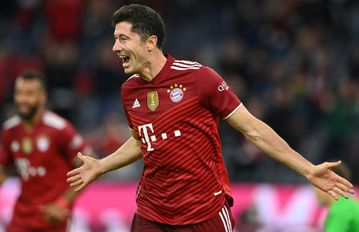 Lewandowski hits hat-trick to pass 300 goals for Bayern Munich