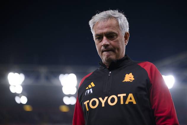 Mourinho suffers humiliating defeat as Ogbu's Slavia Prague overcome Roma -  Pulse Sports Nigeria