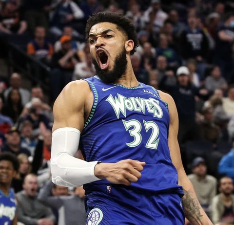 Karl-Anthony Towns leaves the Minnesota Timberwolves for the New York Knicks in exchange for Julius Randle and Donte DiVincenzo.