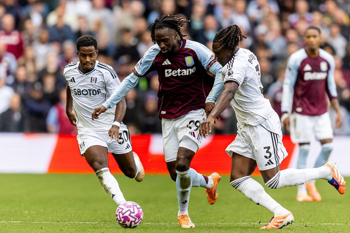 Calvin Bassey unable to stop Aston Villa's Evan Guessand | Imago