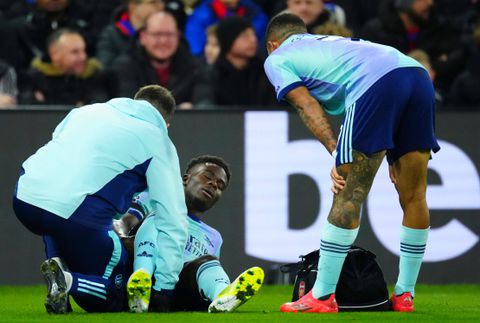 Bukayo Saka injured (Credit: Imago)
