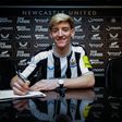 Newcastle sign Anthony Gordon from Everton for £45m