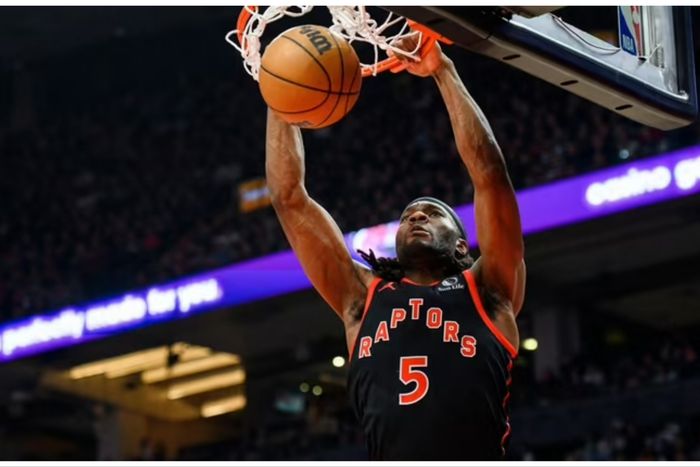 Precious Achiuwa battles Femi Adebayo as Toronto Raptors shock Miami Heat.