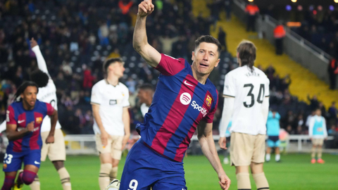 Hat-trick hero Lewandowski helps Barcelona to comeback victory over 10-man Valencia