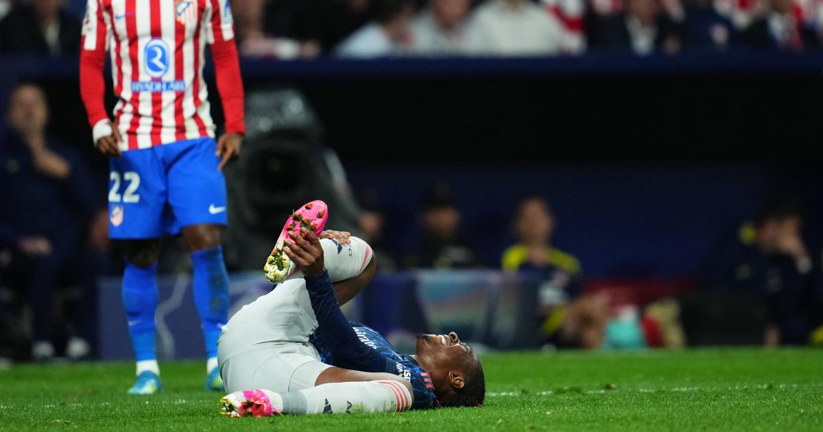 'Arsenal robbed' – Fans lament decision to overturn Arsenal penalty ...