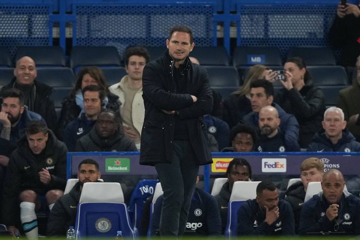 Frank Lampard looking disappointed with his team