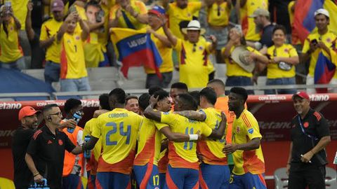 Colombia defeat Costa Rica to head into the knockout phase of Copa America