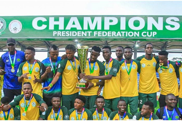 El-Kanemi Warriors with the Federation Cup title.