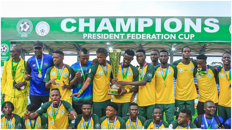 El-Kanemi Warriors with the Federation Cup title.